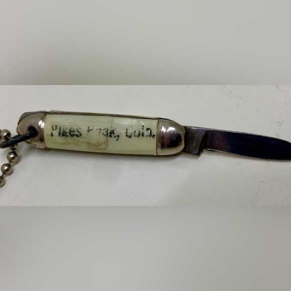 1950s Vintage Miniature Mother of Pearl Pike’s Peak CO Miniaiture Keychain - Picture 8 of 11